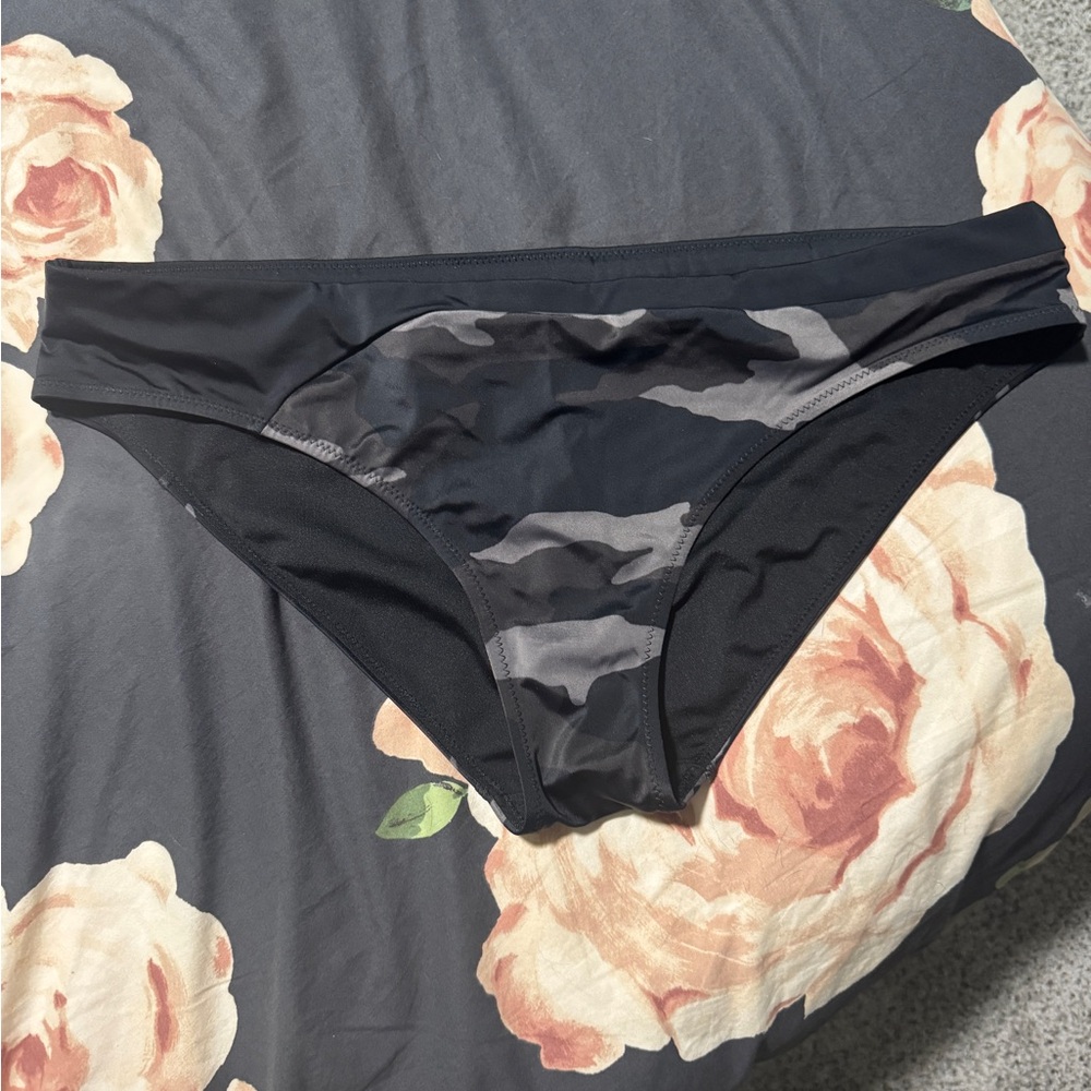 Athleta Black and Gray Camo Bikini Bottom size L
